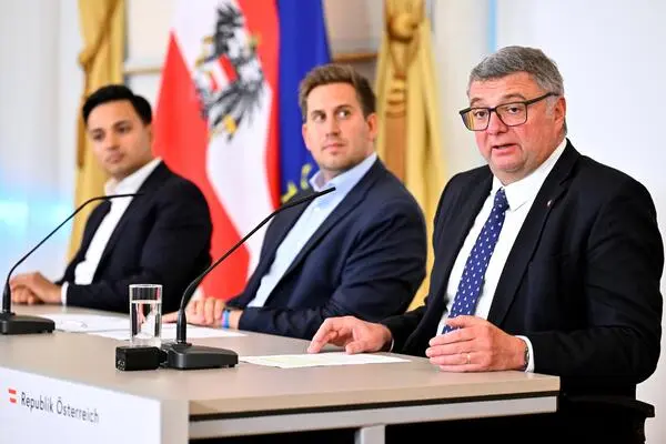 Neos club chairman Yannick Shetty, State Secretary Alexander Pröll (ÖVP) and State Secretary Jörg Leichtfried (SPÖ) after the Council of Ministers.