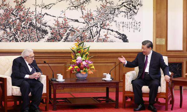 Henry Kissinger und Xi Jinping sprachen in Peking über die Weltpolitk.