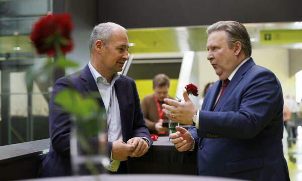 Der rote EU-Spitzenkandidat Andreas Schieder steht (neben Bürgermeister Michael Ludwig, r.) am Samstag bei dem Landesparteitag der Wiener SPÖ im Fokus.  