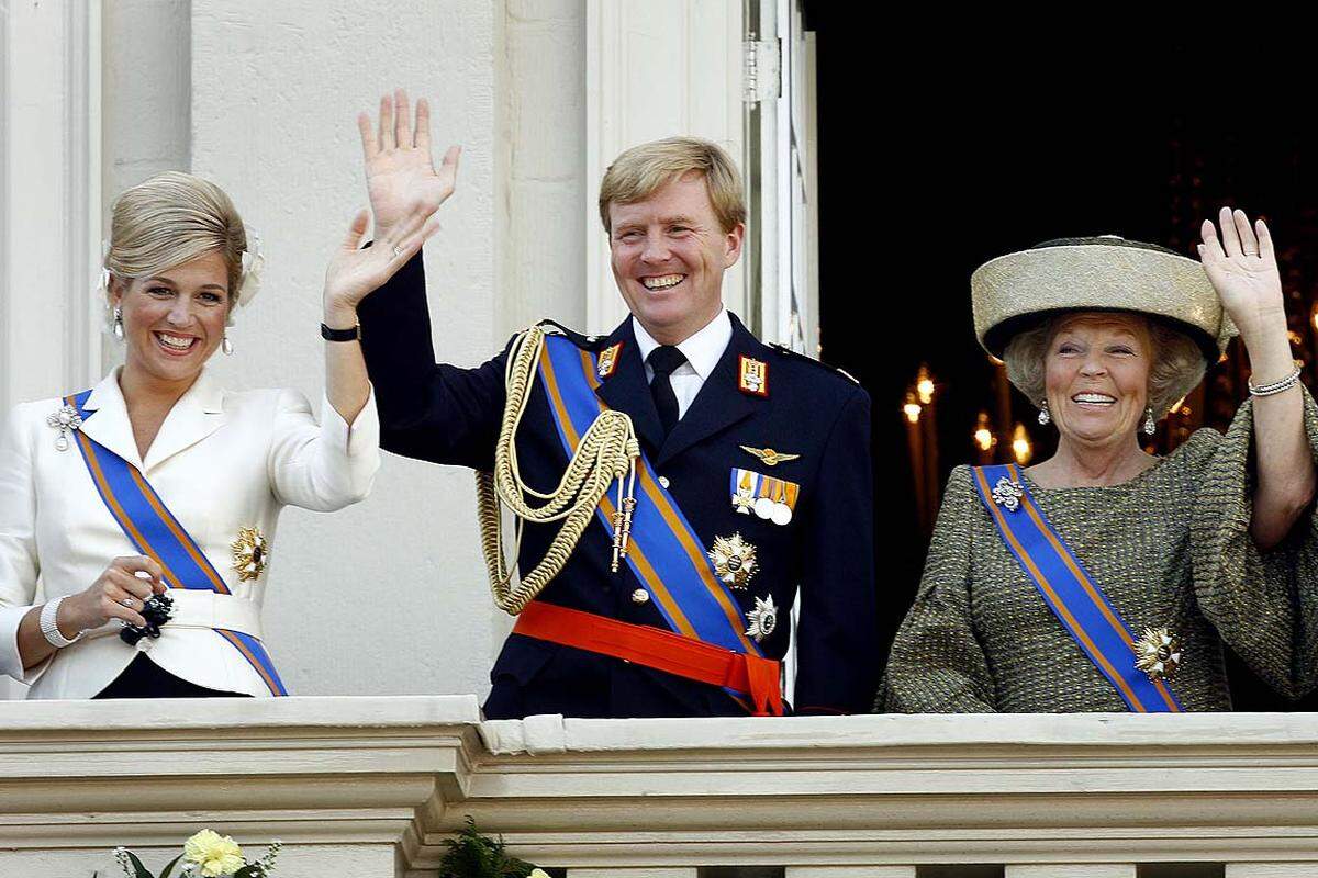 "Sie heißt Máxima, ist Argentinierin und lebt in New York. Vertrau mir und frag nicht weiter", soll Prinz Willem-Alexander seiner Mutter Beatrix gesagt haben, als er ihr eröffnete, dass er sich in die Südamerikanerin verliebt habe. Die Geschichte konnte er dadurch aber nicht drehen.