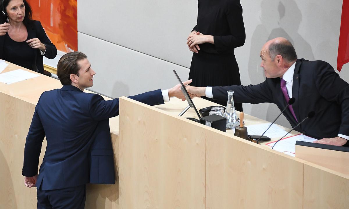 Sobotka selber applaudierte seinem Parteichef, Kurz, später lange und ausdauernd.