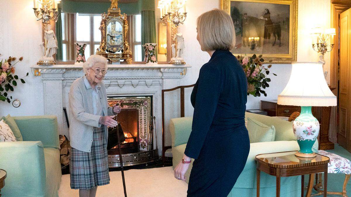 Letzte Amtshandlung: Am 6. September empfing die Queen noch den scheidenden Premierminister Boris Johnson sowie die neue Premierministerin Liz Truss. Ganze 15 Regierungschefs hat die Queen während ihrer Regentschaft kommen und gehen sehen.