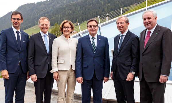 Die Länder – hier ein Gruppenbild der von der ÖVP gestellten Landeshauptleute, Markus Wallner, Thomas Stelzer, Johanna Mikl-Leitner, Günther Platter, Wilfried Haslauer und Hermann Schützenhöfer (v. l. n. r.).