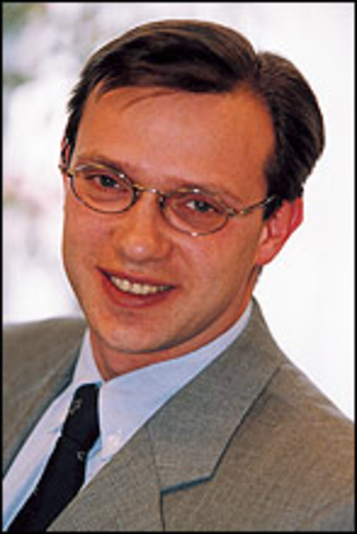 Zum neuen Geschäftsführer der SPAR-Zentrale Wörgl (zuständig für die Gebiete Tirol und Salzburg) ist ab 20.11.2006 Mag. Christoph Holzer (40) bestellt worden. Der gebürtige Grazer und studierte Jurist startete seine Berufslaufbahn bei SPAR 1995 als Management-Trainee.