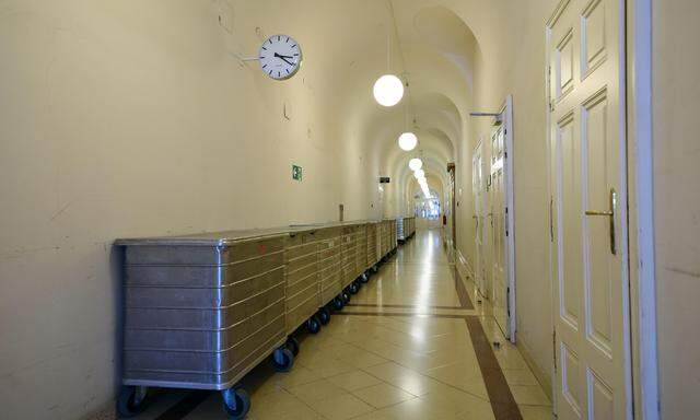Verwaltungsgerichte brauchen ein System, wie es auch in der ordentlichen Gerichtsbarkeit im Einsatz ist, mit Eingangsvermerken für neue Akten samt Uhrzeit. Im Bild das Straflandesgericht Wien. 