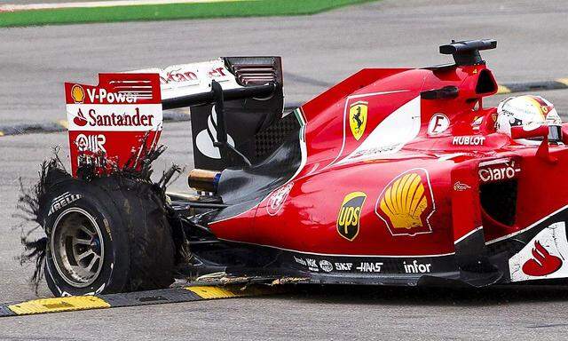 Reifenplatzer bei Sebastian Vettel