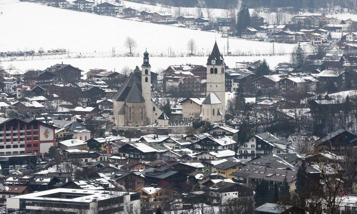 Preis: 5972 Euro Die Skiregion um Kitzbühel mit den Orten Kitzbühel, Kirchberg, Aurach, Jochberg, Reith, Mittersill und Hollersbach ist weltweit durch die Hahnenkammrennen bekannt. Berühmtester Sohn von Kitzbühel ist das legendäre Skiidol Toni Sailer.