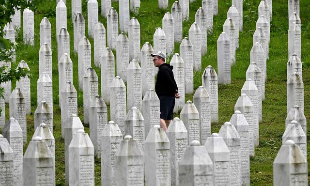 Der Gedenkfriedhof im bosnischen Srebrenica. 