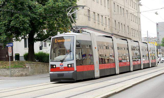Eine Wiener Straßenbahnerin konnte oft nicht zum Dienst erscheinen