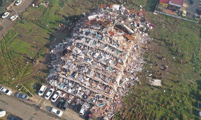 Das Grauen von Hatay: Eine Luftaufnahme zeigt ein eingestürztes Gebäude in der gleichnamigen türkischen Provinz.
