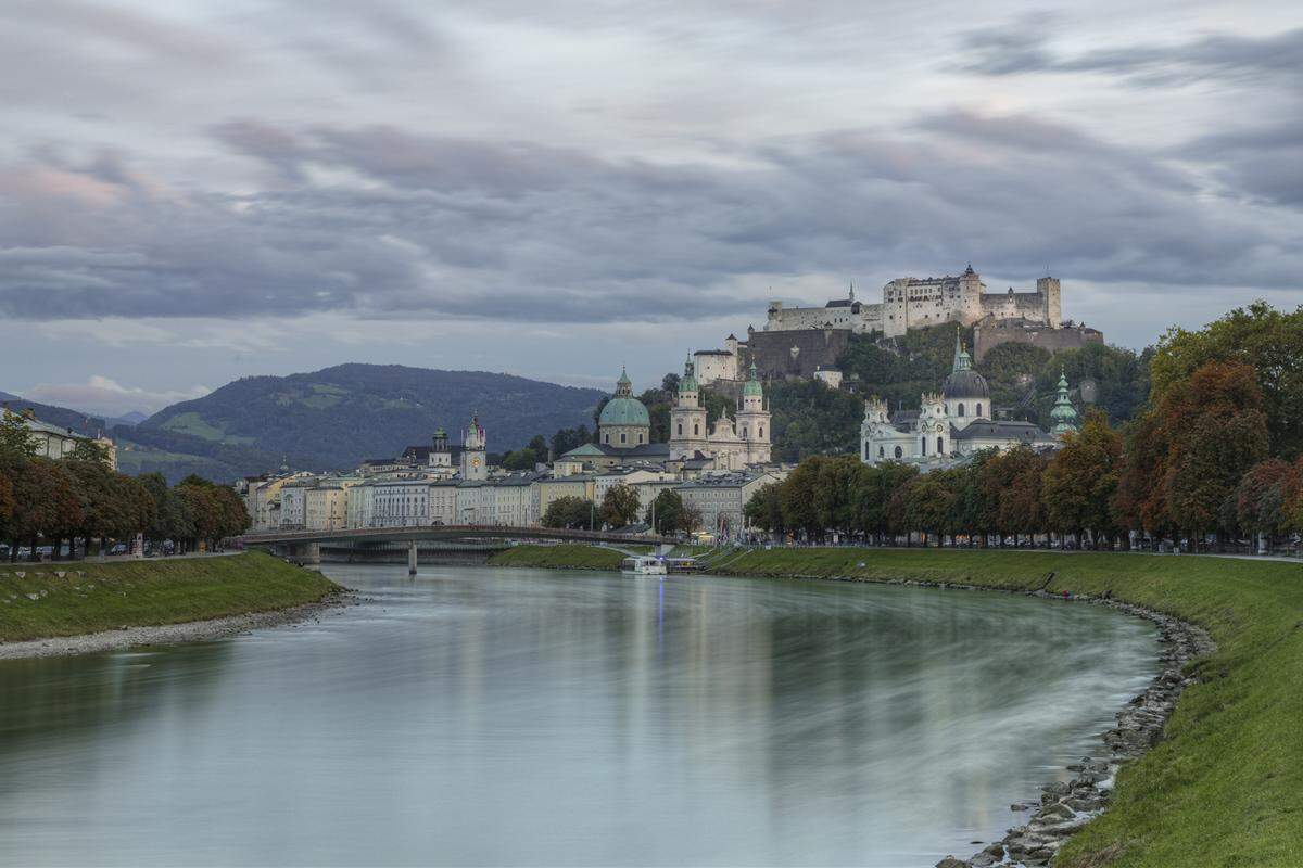 Zum 15. Mal hat Lonely Planet den Best in Travel Reiseführer veröffentlicht und darin die Top 10 Länder, Städte, Regionen und Destinationen mit dem besten Preis-Leistungs-Verhältnis aufgenommen. Auf Platz eins der Städte landete diesmal Salzburg. Ausschlaggebend für die gute Bewertung ist sicherlich auch das 100-Jahr-Jubiläum der Salzburger Festspiele.