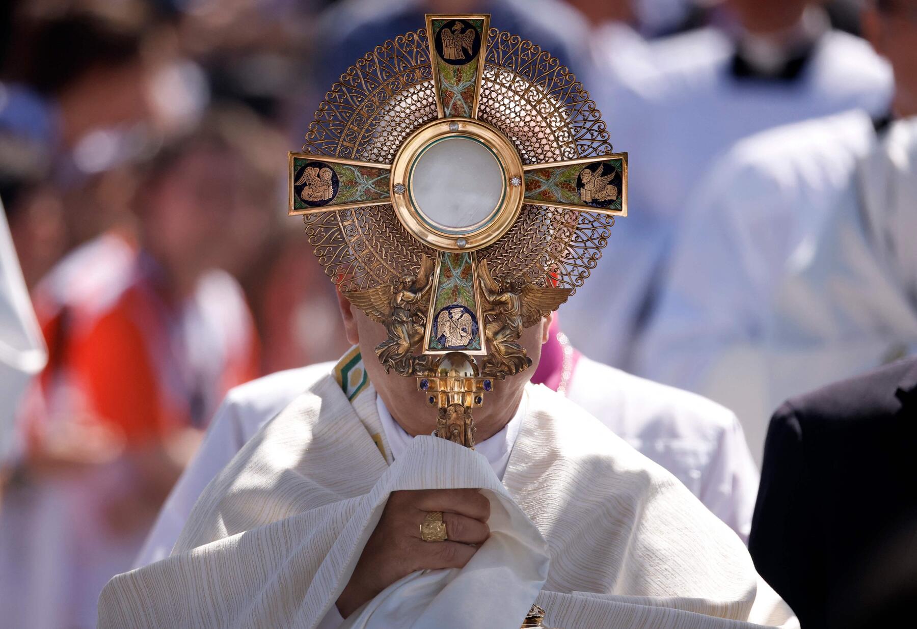 Papst Leo in Spanien: Päpstliche Schützenhilfe für die Links