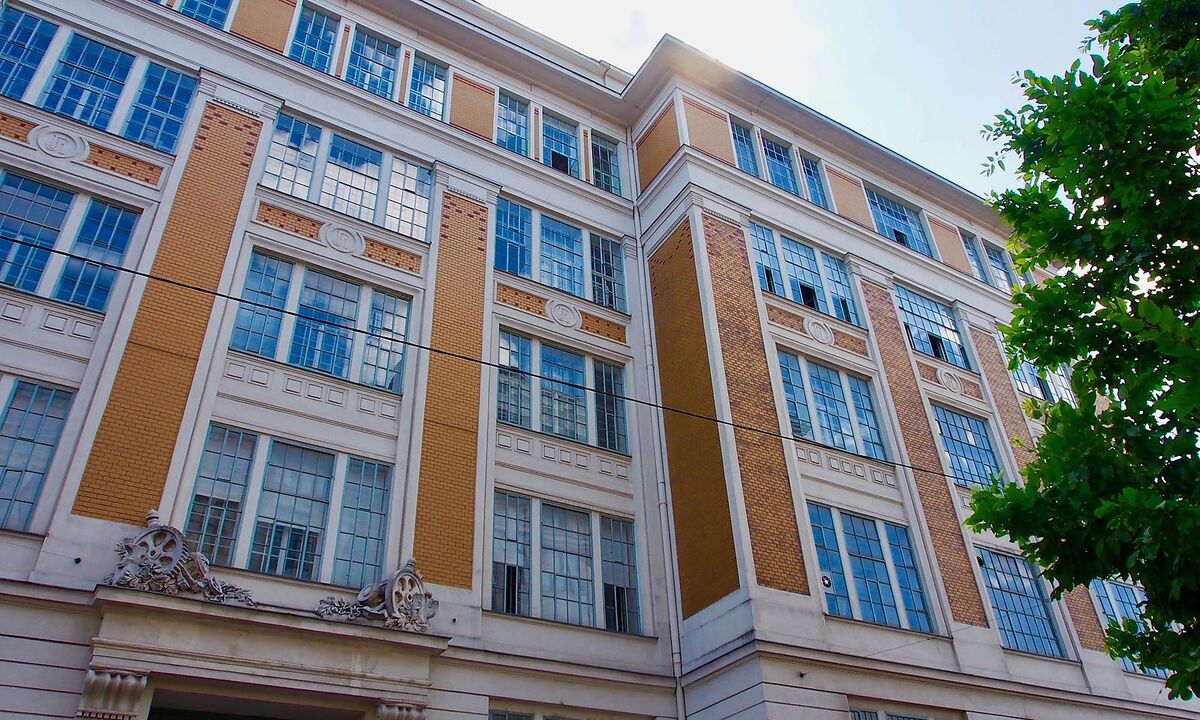 Der Werkstättenhof an der Linken Wienzeile/Hornbostelgasse.