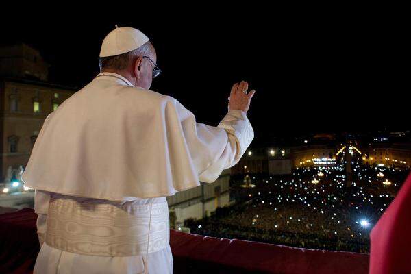 Mit der Wahl von Jorge Mario Bergoglio zum Papst haben die Kardinäle ein Zeichen gesetzt. Frischer Wind wird im Vatikan erwartet.