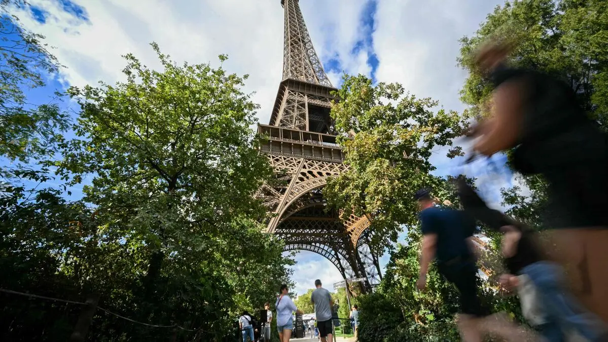 Eklat am Eiffelturm: Mitarbeiterinnen abgezogen, weil Besucher keinen Frauen begegnen wollten