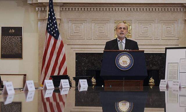 Fed-Chef Ben Bernanke verabschiedet sich mit einer Überraschung aus dem Amt: Er strafft die Geldpolitik ab sofort. 
