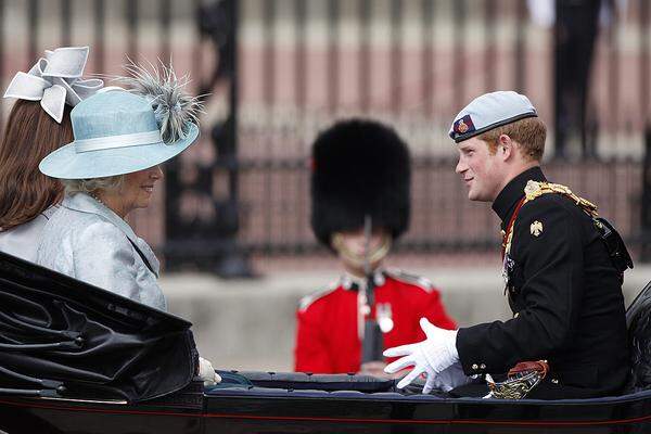 Die Enthüllung hatte damals unterschiedliche Reaktionen hervorgerufen: Während die Queen "not amused" über die Nacktfotos in der "Sun" war ...