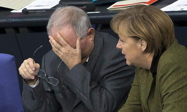 Ratlos: Deutschlands Finanzminister Wolfgang Schäuble mit Kanzlerin Angela Merkel