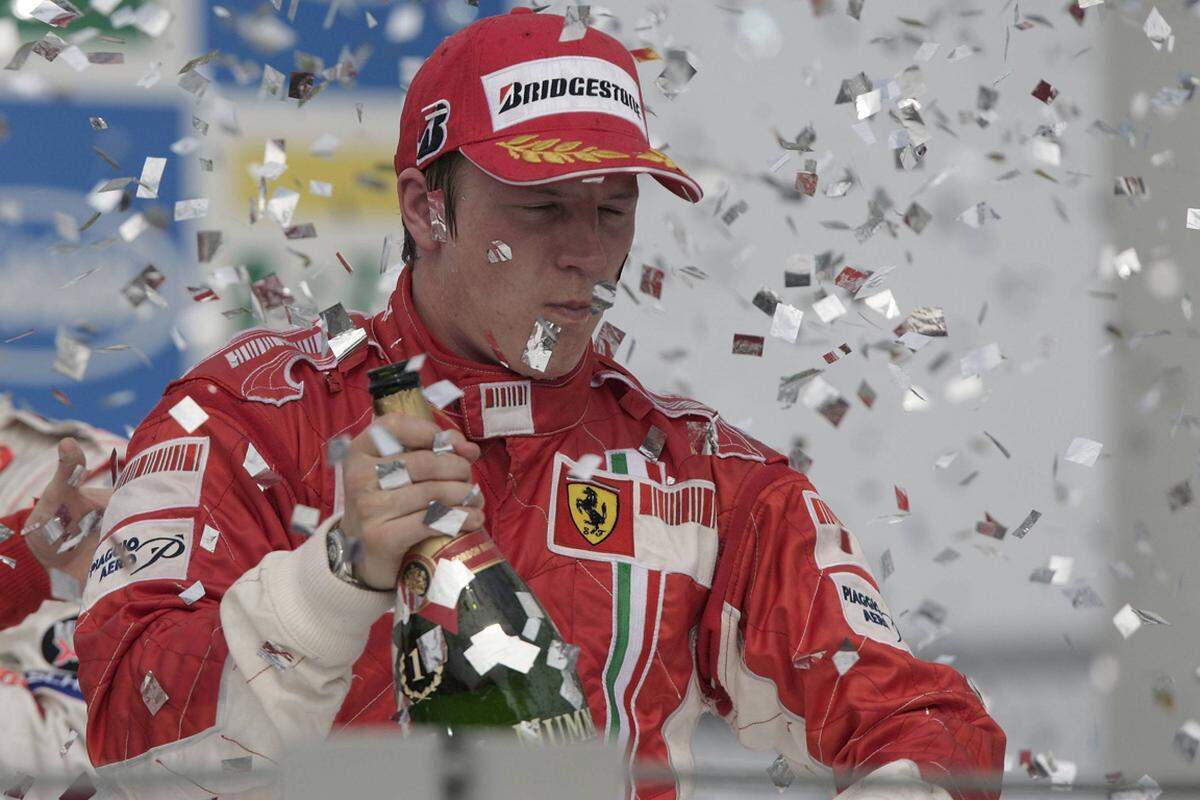 Von der Dauerfehde beim irren Saisonfinale in Brasilien profitierte Ferrari-Mann Kimi Räikkönen, der am Ende in der WM-Wertung nur einen Zähler Vorsprung auf das spanisch-britische Duo hatte.
