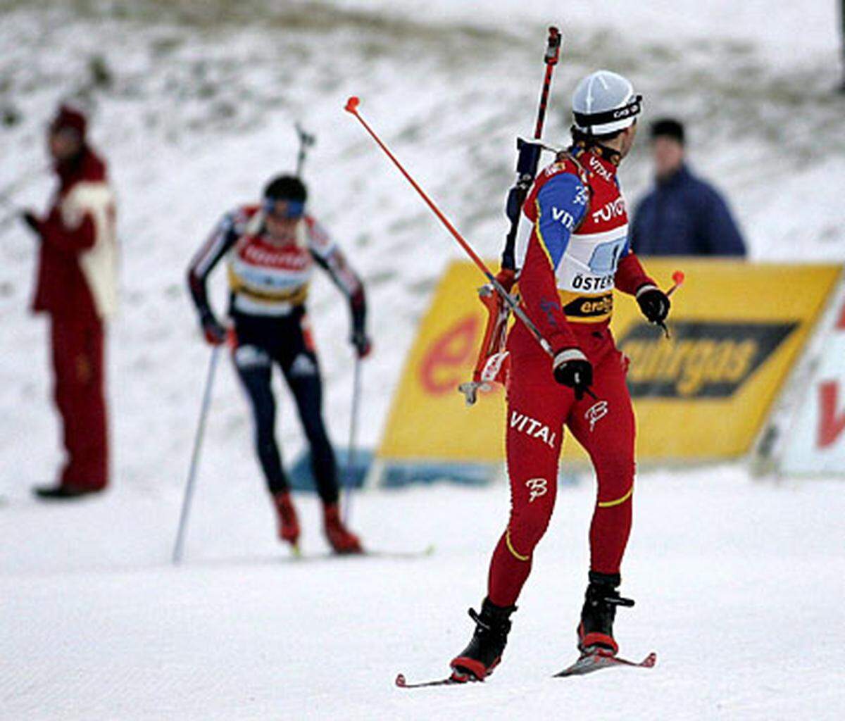 Auch in der Saison 2005/06 musste sich Björndalen zumeist nach seinen Konkurrenten umdrehen, 117 Punkte vor seinem schärfsten Verfolger Raphaël Poirée aus Frankreich holt sich der norwegische Spitzensportler schon zum vierten Mal den Gesamtweltcup.