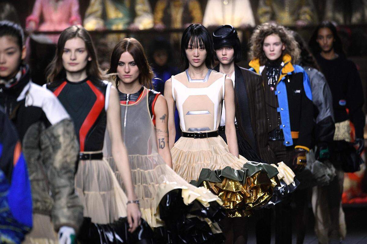 Das Ende der von der Corona-Krise gebeutelten Modewochen ging in Paris mit der Show von Louis Vuitton im Louvre zu Ende.