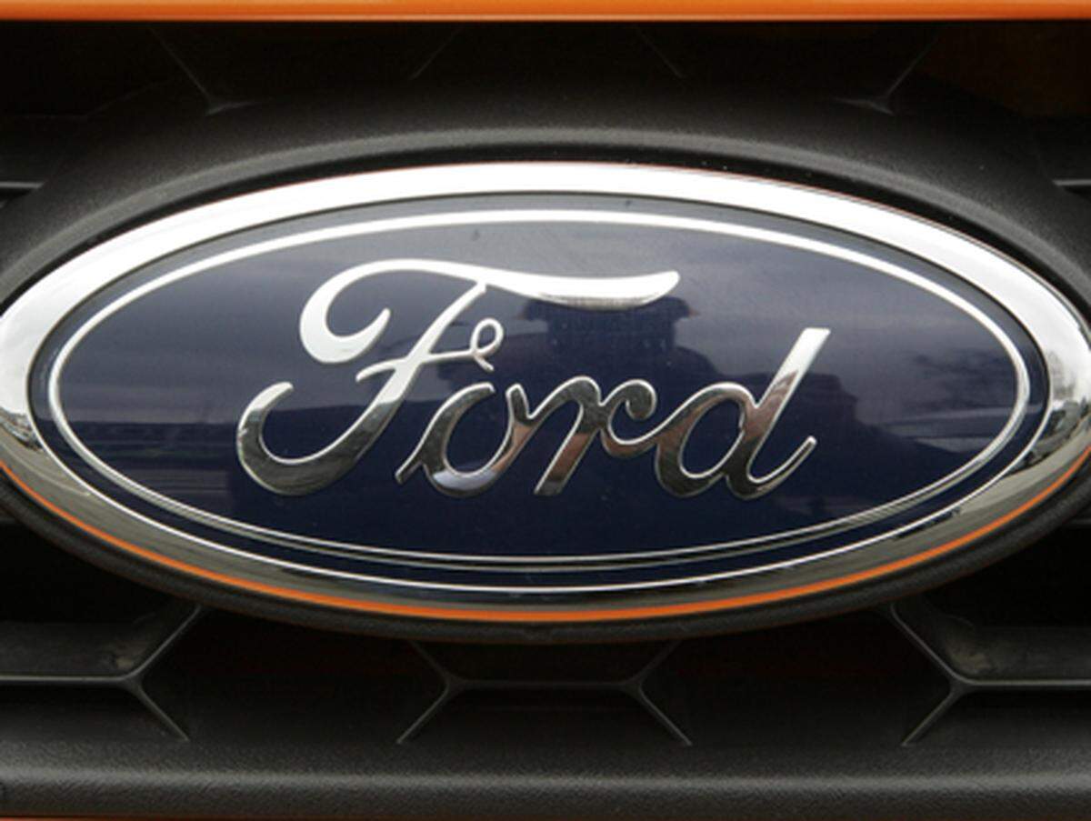 Der zweite große US-Autobauer verfuhr sich 2008 noch tiefer in den roten Zahlen. Unterm Strich verlor Ford  fast 4,46 Milliarden Euro, doppelt so viel wie noch 2007. Allerdings musste Ford 5,7 Milliarden Euro an Sondereffekten hinnehmen.