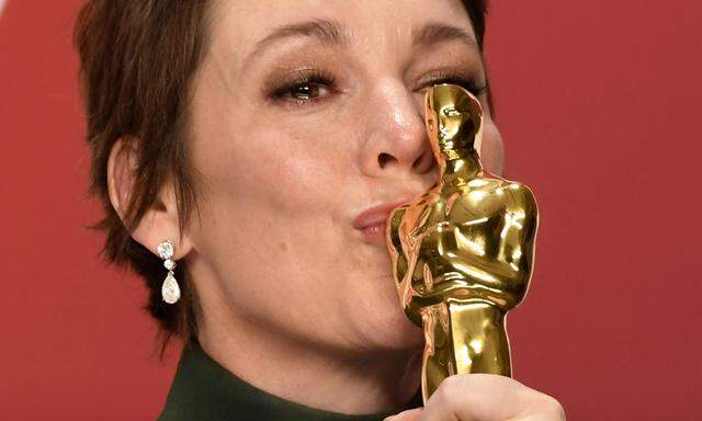 Die „Beste Schauspielerin“ verdrückt ein Tränchen: Olivia Colman begeisterte in „The Favourite“.