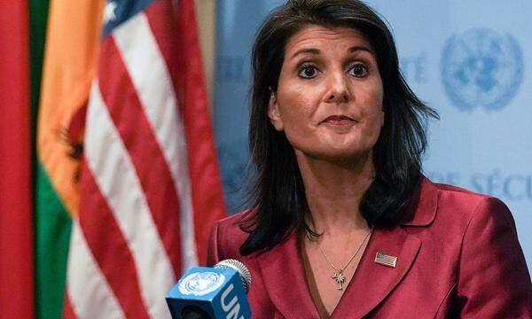 9. Oktober 2018. Die US-Botschafterin bei der UNO, Nikki Haley, tritt mit Jahresende zurück. Nach zehn Jahren in der Politik wolle sie sich eine Auszeit nehmen. Trump und Haley demonstrierten Harmonie und Einigkeit bei ihrem gemeinsamen Statement. Ein Comeback in Trumps Team für den Wahlkampf 2020 scheint nicht ausgeschlossen.