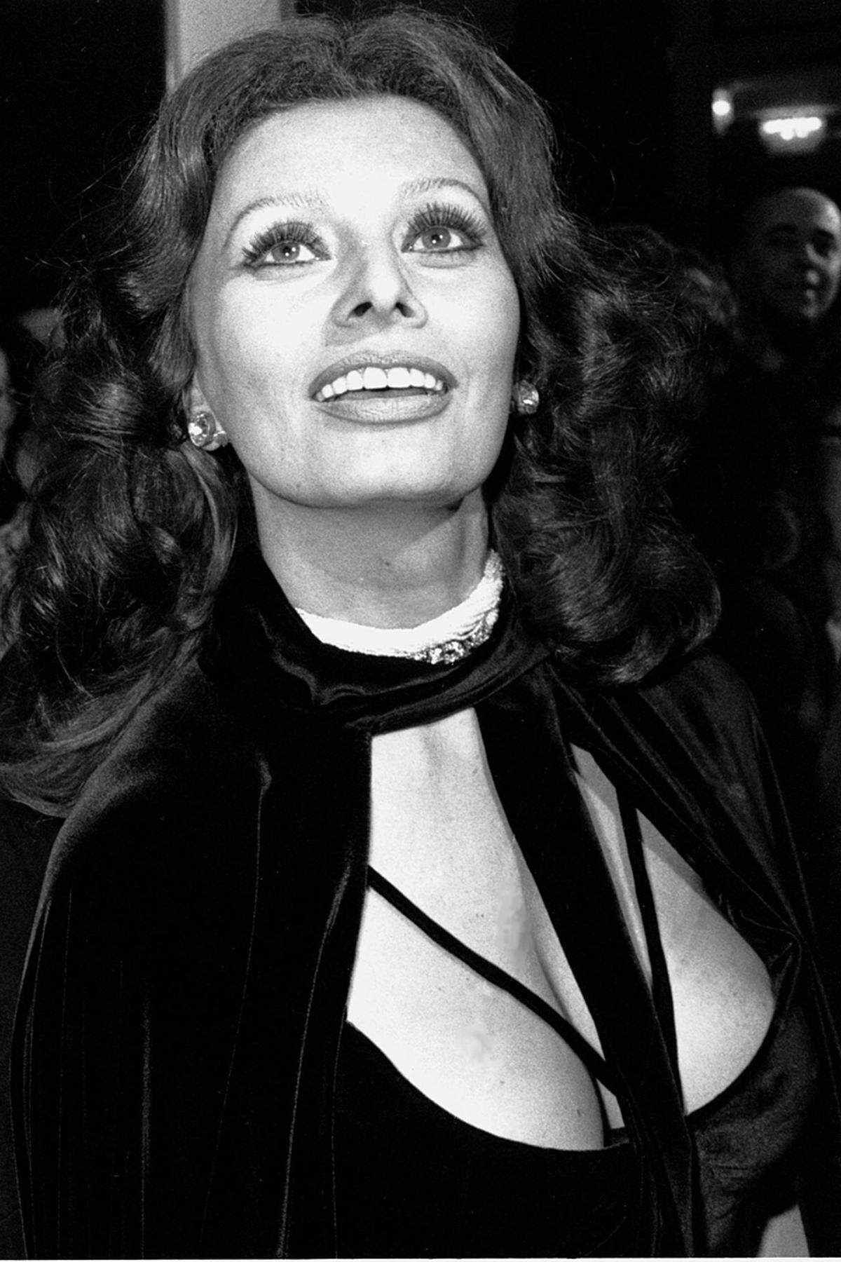 Gina Lollobrigida, Brigitte Bardot, Sophia Loren - In den 50er Jahren waren großzügige Dekolletés beliebt.