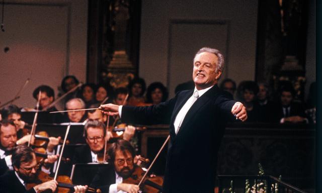 Dirigent Carlos Kleiber, hier beim ebenfalls legendären Neujahrskonzert 1989.
