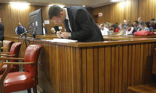 Sprintstar Oscar Pistorius gab sich auch am zweiten Verhandlungstag in Pretoria gefasst.