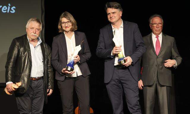 Die Arik-Brauer-Preisträger Wolf Biermann, Esther Schapira und „Presse“-Ressortchef Christian Ultsch. Ganz rechts im Bild: Erwin Javor, der Stifter.