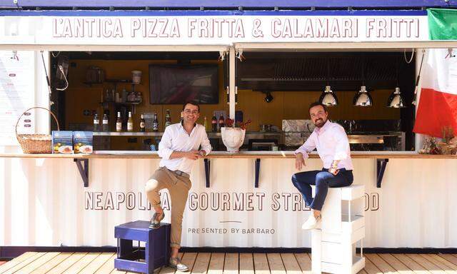 Luigi (l.) und Antonio Barbaro bringen am neuen Taste Foodmarket neapolitanische Pizza fritta an den Wiener Donaukanal.