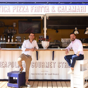 Luigi (l.) und Antonio Barbaro bringen am neuen Taste Foodmarket neapolitanische Pizza fritta an den Wiener Donaukanal.