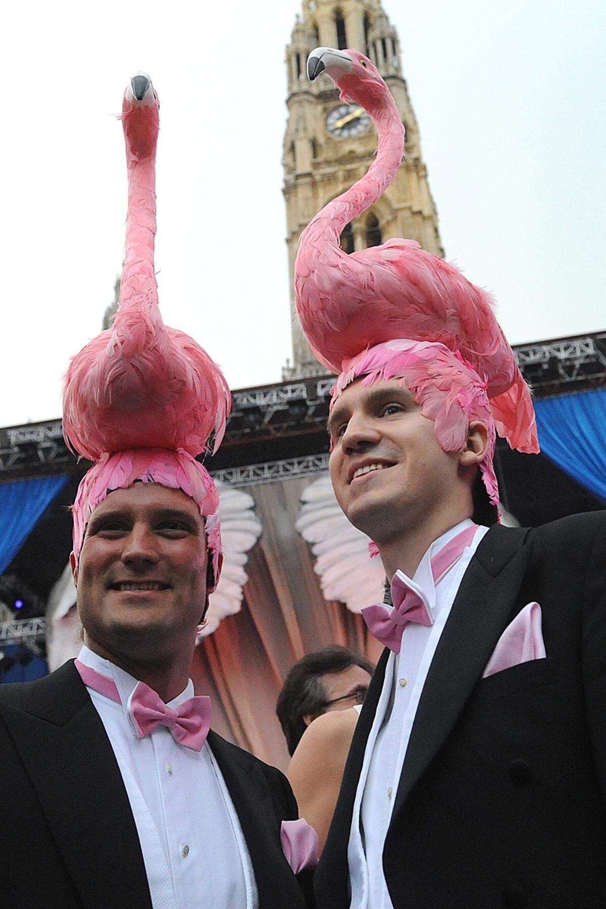 Pink war die dominierende Farbe beim Life Ball 2011. Auch bei diesen bunten Vögeln. 