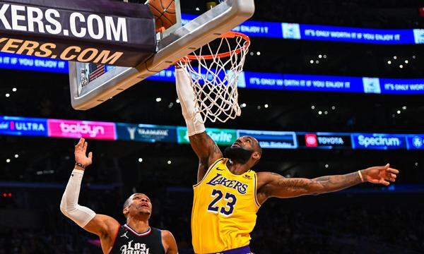 LeBron James (r.) und seine Los Angeles Lakers haben eine zusätzliche Chance, einen Titel zu gewinnen.