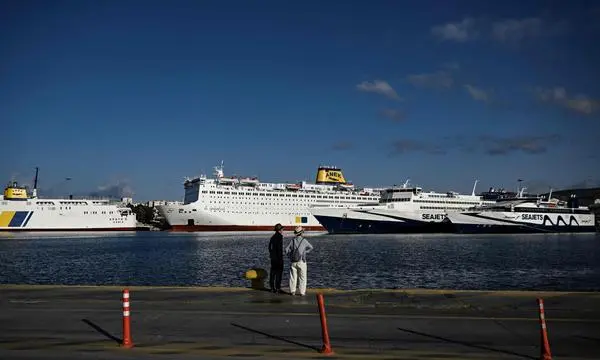 Auch die Fähren von Anek Lines (hier im Hafen von Piräus) sind an die neuen griechischen Vorgaben gebunden.