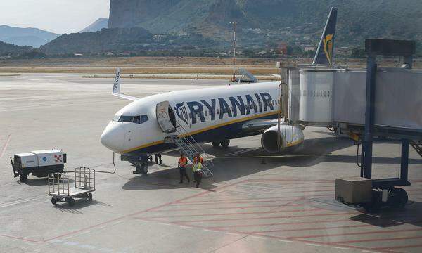 Die italienische Kartellbehörde hat Ermittlungen gegen die irische Billig-Fluglinie Ryanair eingeleitet. 