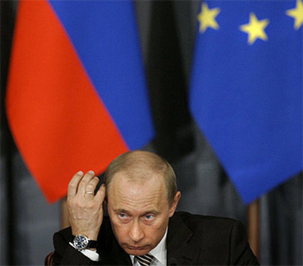 Das schlechte Verhältnis zwischen Russland und der EU hatte sich beim Gipfel in Samara bestätigt. Das Treffen kann nur deshalb als Erfolg gesehen werden, weil es überhaupt stattfand. "Wir brauchen einander, also müssen wir miteinander reden", erklärte die Ratsvorsitzende Angela Merkel.