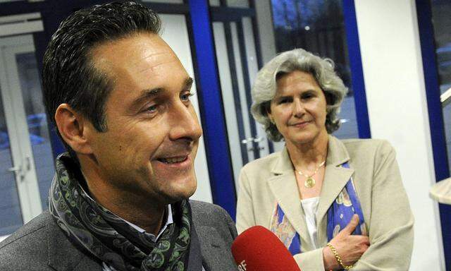 Strache attackiert Rosenkranz Facebook