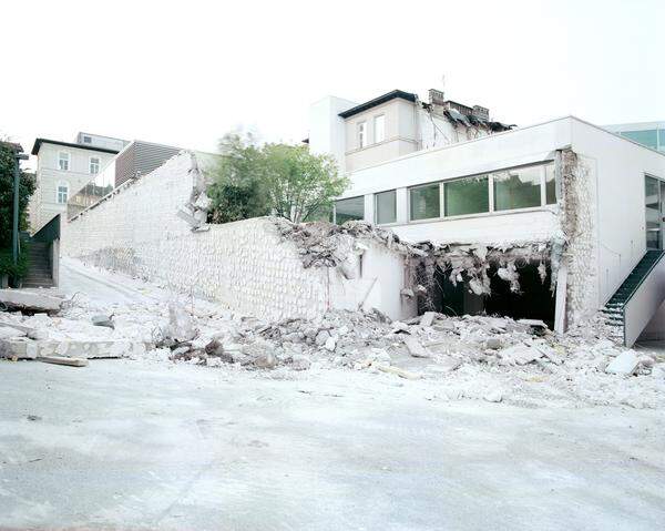 Kaiserin-Elisabeth-Spital, 15. Bezirk Das Krankenhaus wurde 2012 geschlossen und abgerissen. Dort entstand ein Geriatriezentrum. Außerdem sollen Wohnungen gebaut werden.