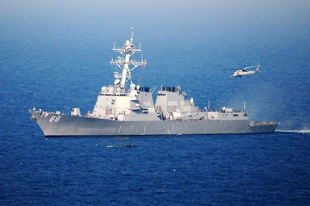 Unterdessen läuft die internationale Hilfe für Japan an: Die Siebente Flotte der US-Navy (im Bild die "USS Preble") hilft vom Wasser aus.