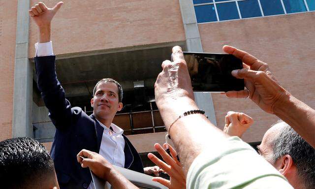 Juan Guaidó nach seiner Ankunft am Flughafen in Caracas.