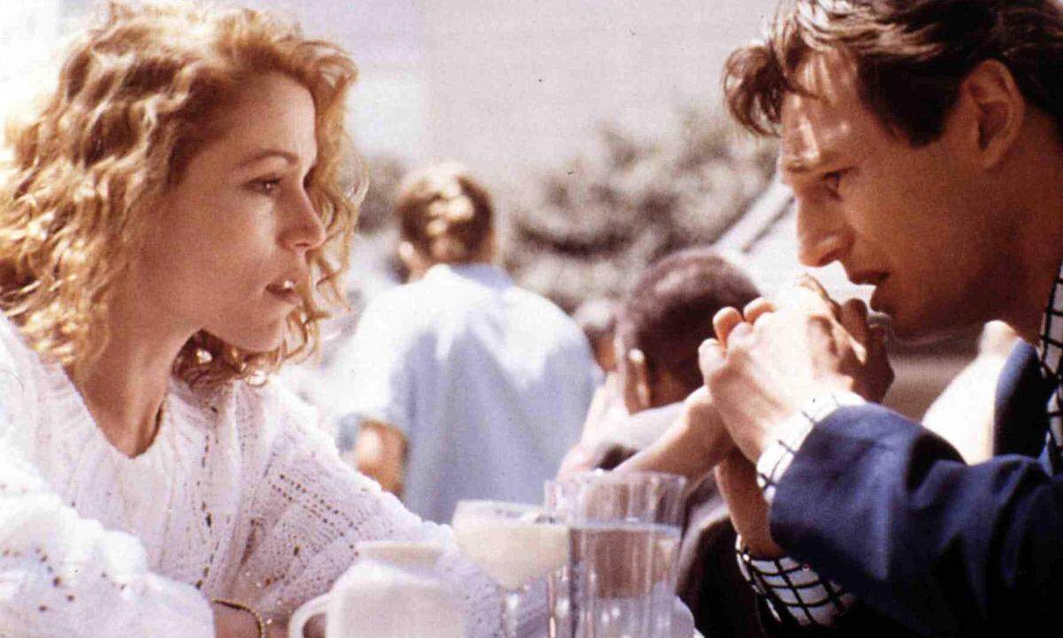 In "Darkman" (1990) spielte Francis McDormand die Freundin eines brillanten Wissenschaftlers (Liam Neeson), dem es gelungen ist, synthetische Haut herzustellen.