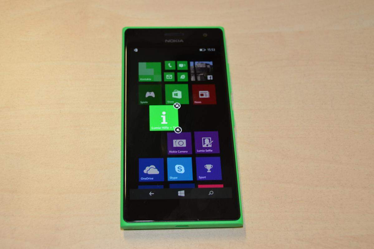 Das 4,7 Zoll große Gerät ist bereits für einen Preis von knapp 235 Euro erhältlich. Ein sehr gutes Preis-Leistungs-Verhältnis, denn das mit dem Betriebssystem Windows Phone ausgestattete Lumia 735 hat einiges zu bieten.