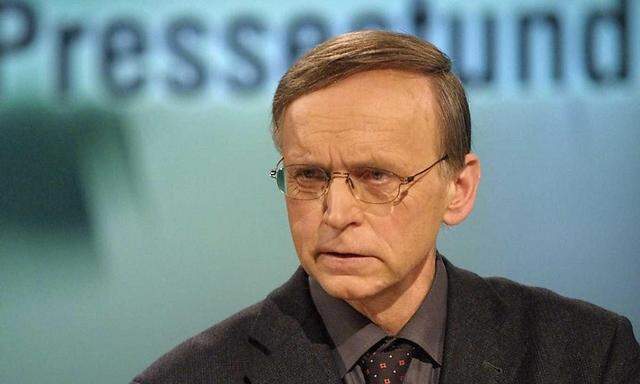 Archivbild: Paul M. Zulehne in der ORF-Pressestunde im jahr 2002