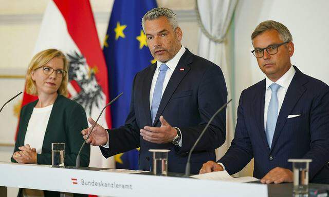 Archivbild: Energieminiserin Gewessler, Kanzler Nehammer und Finanzminister Brunner.