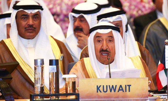 Kuwait´s Emir Sheikh Sabah Al-Ahmed Al-Jaber Al-Sabah speaks during a meeting at the Asia Cooperation Dialogue summit at the Foreign Ministry in Bangkok