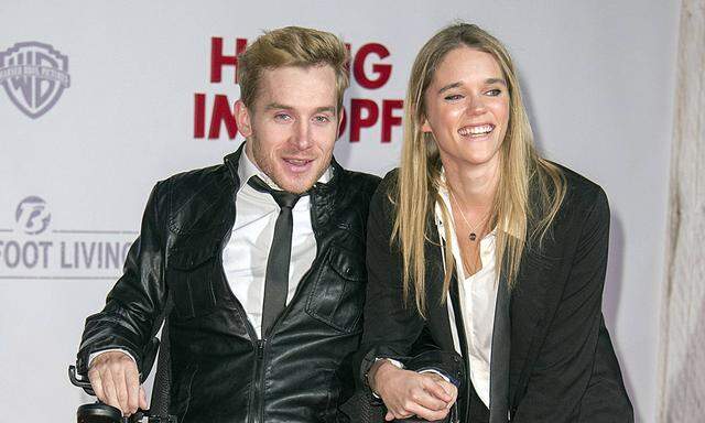 Samuel Koch mit Freundin Sarah Elena Timpe bei der Premiere des Kinofilms Honig im Kopf im Cinestar