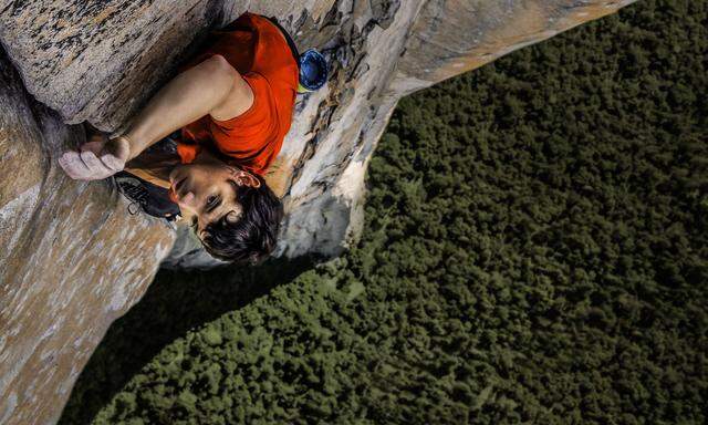 Vollkommen ungesichert klettert der Kalifornier Alex Honnold regelmäßig gigantische Felswände empor. 